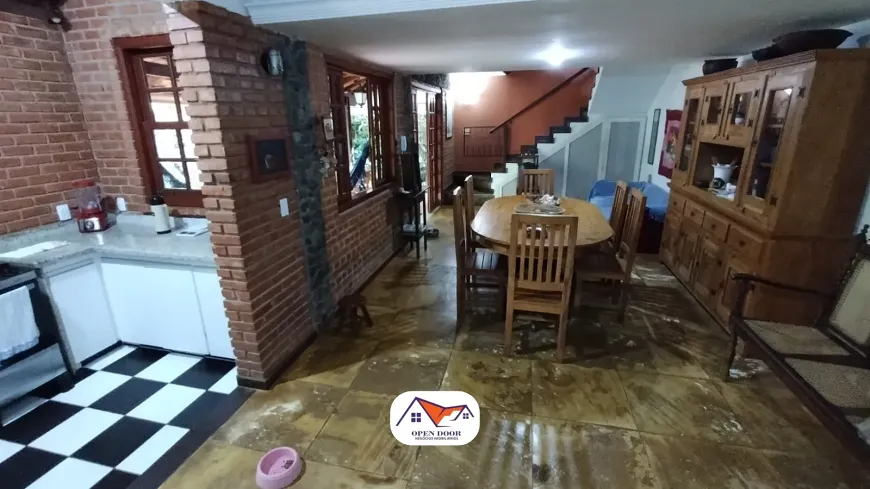 Espetacular casa no condomínio Chalés do Imperador – Juiz de Fora – MG